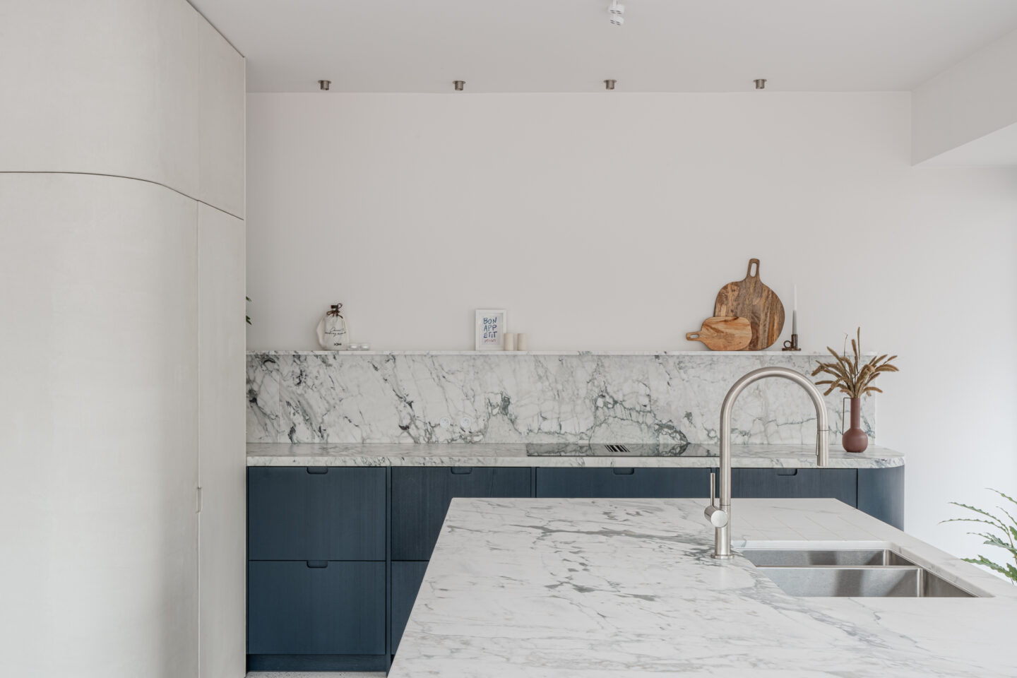 Pilar Shoots Showroom Knokke LR