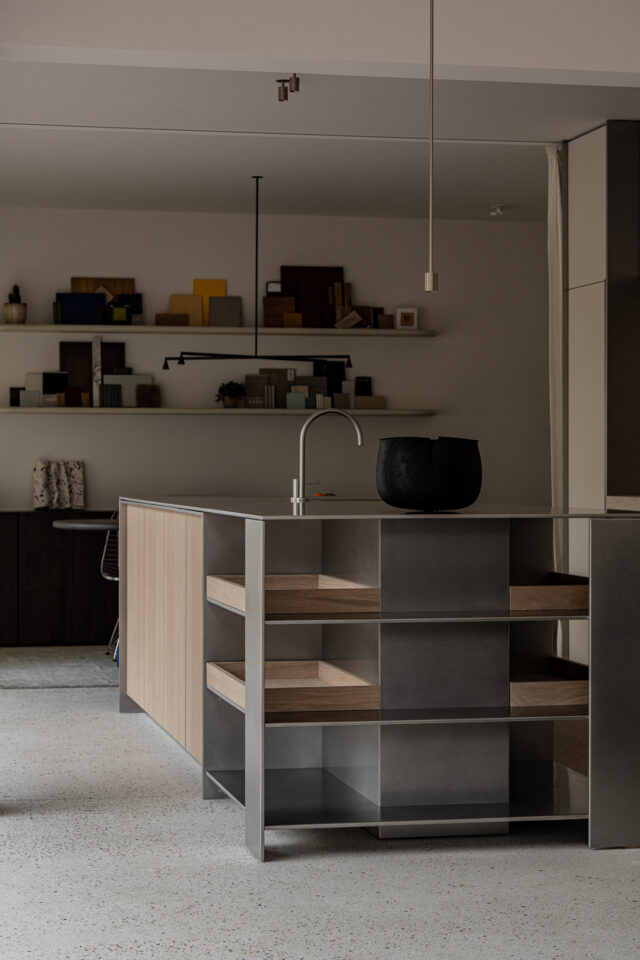 Pilar Shoots Showroom Knokke LR 109