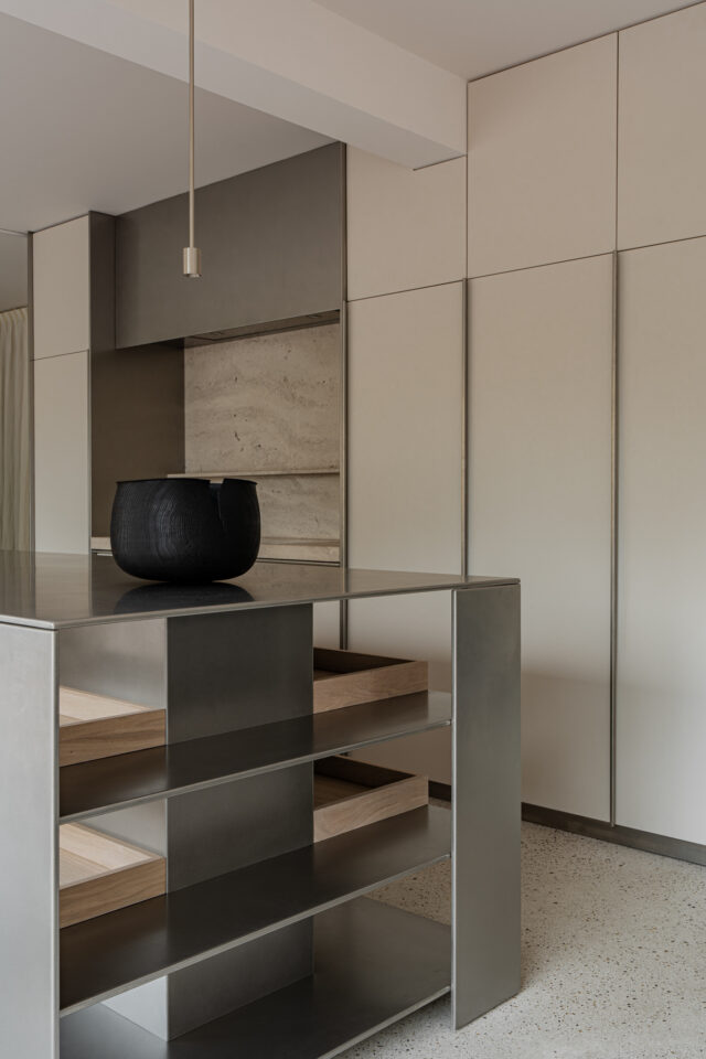 Pilar Shoots Showroom Knokke LR 80